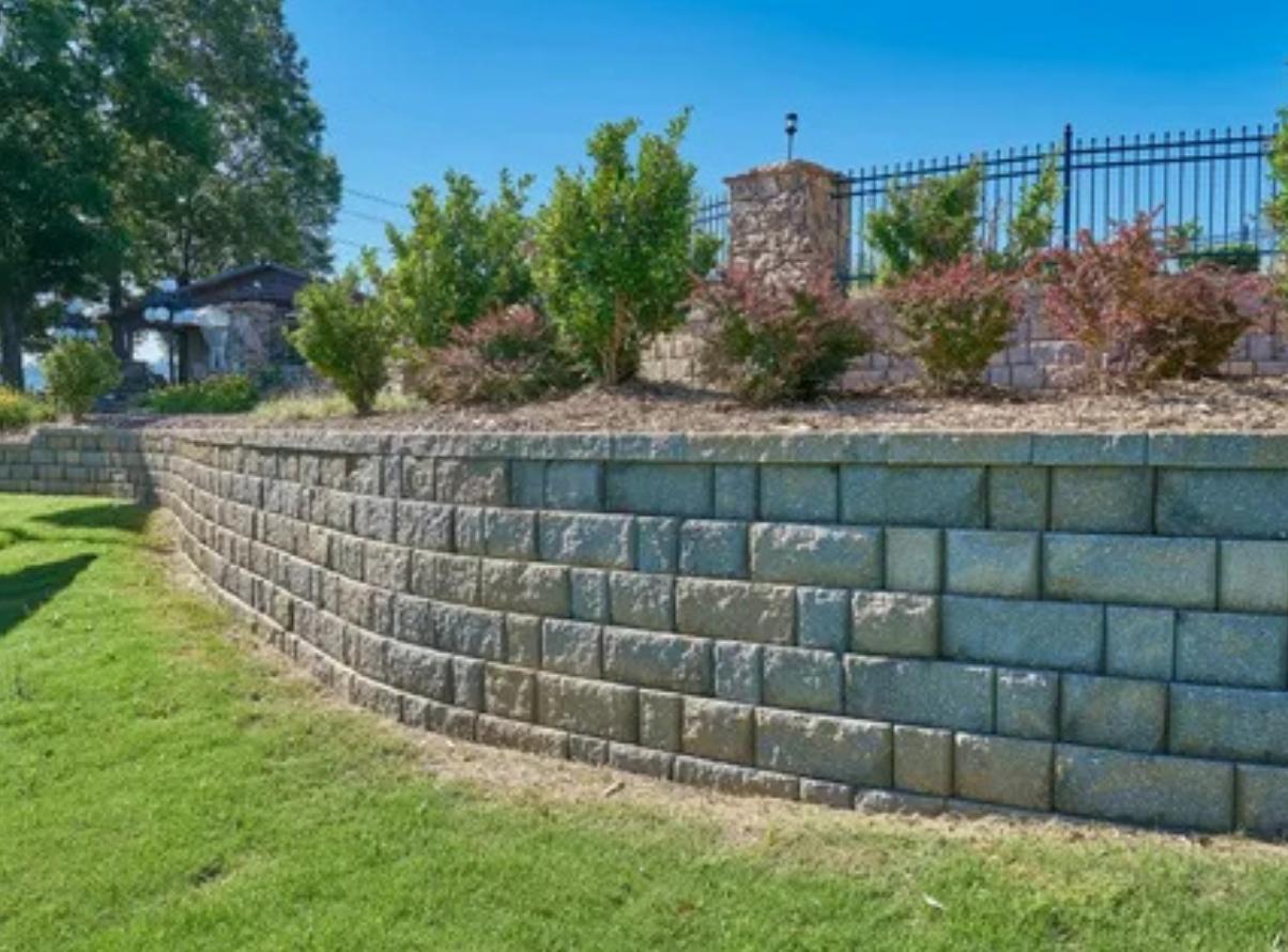 Regal Stone Pro Rockface Retaining Wall