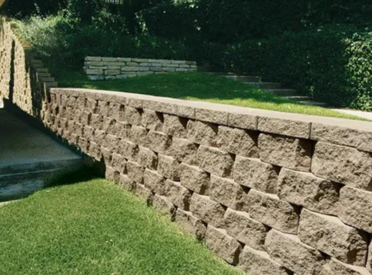 Regal Stone Pro Rockface Retaining Wall